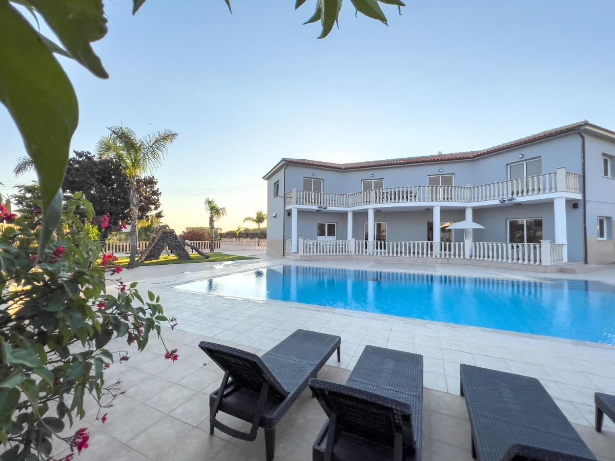 Grand Villa Lynn Seaview Ajía Nápa Kültér fotó