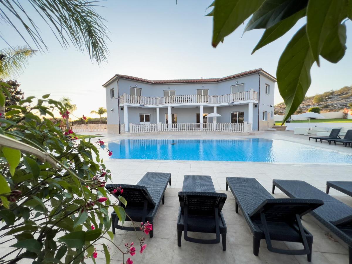 Grand Villa Lynn Seaview Ajía Nápa Kültér fotó
