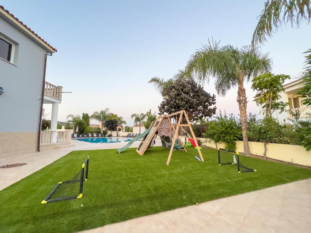 Grand Villa Lynn Seaview Ajía Nápa Kültér fotó
