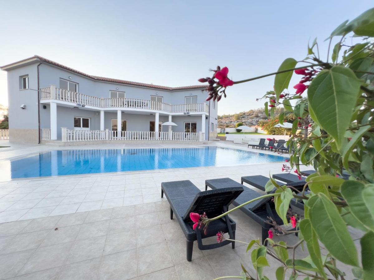 Grand Villa Lynn Seaview Ajía Nápa Kültér fotó