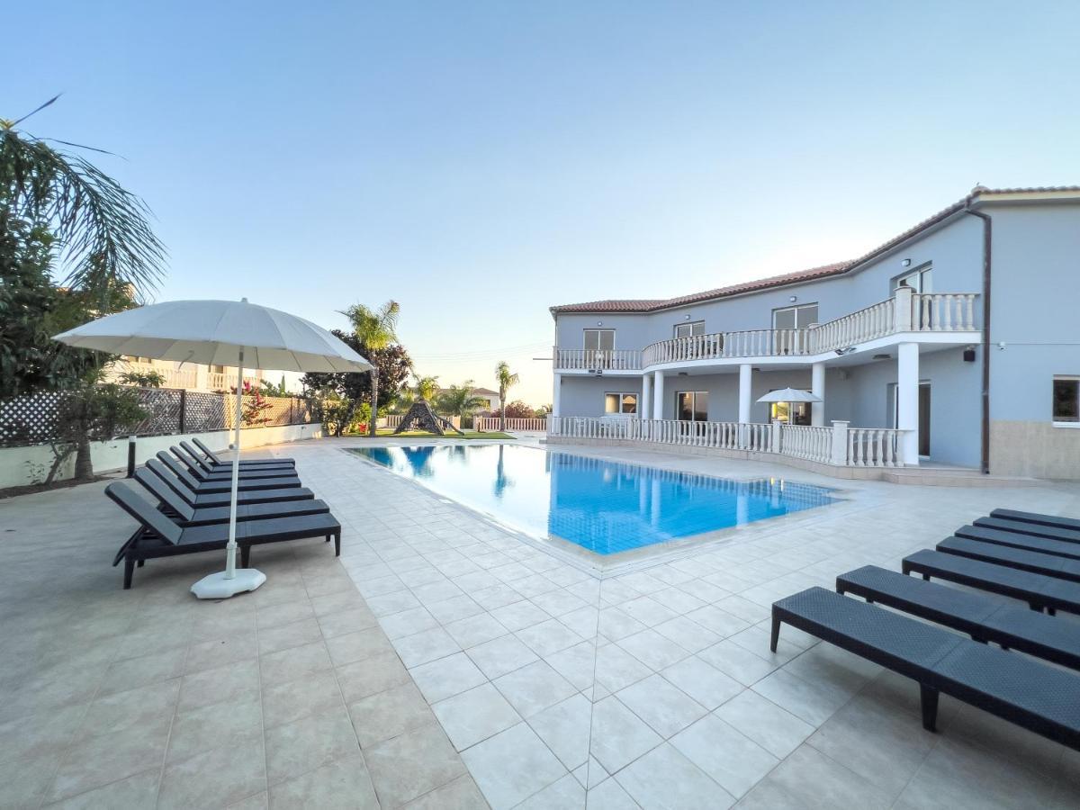 Grand Villa Lynn Seaview Ajía Nápa Kültér fotó